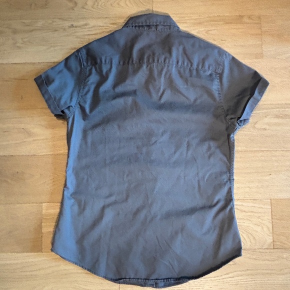 Androgynous Fox Short Sleeve Gray Button Down Shirt - Picture 2 of 7